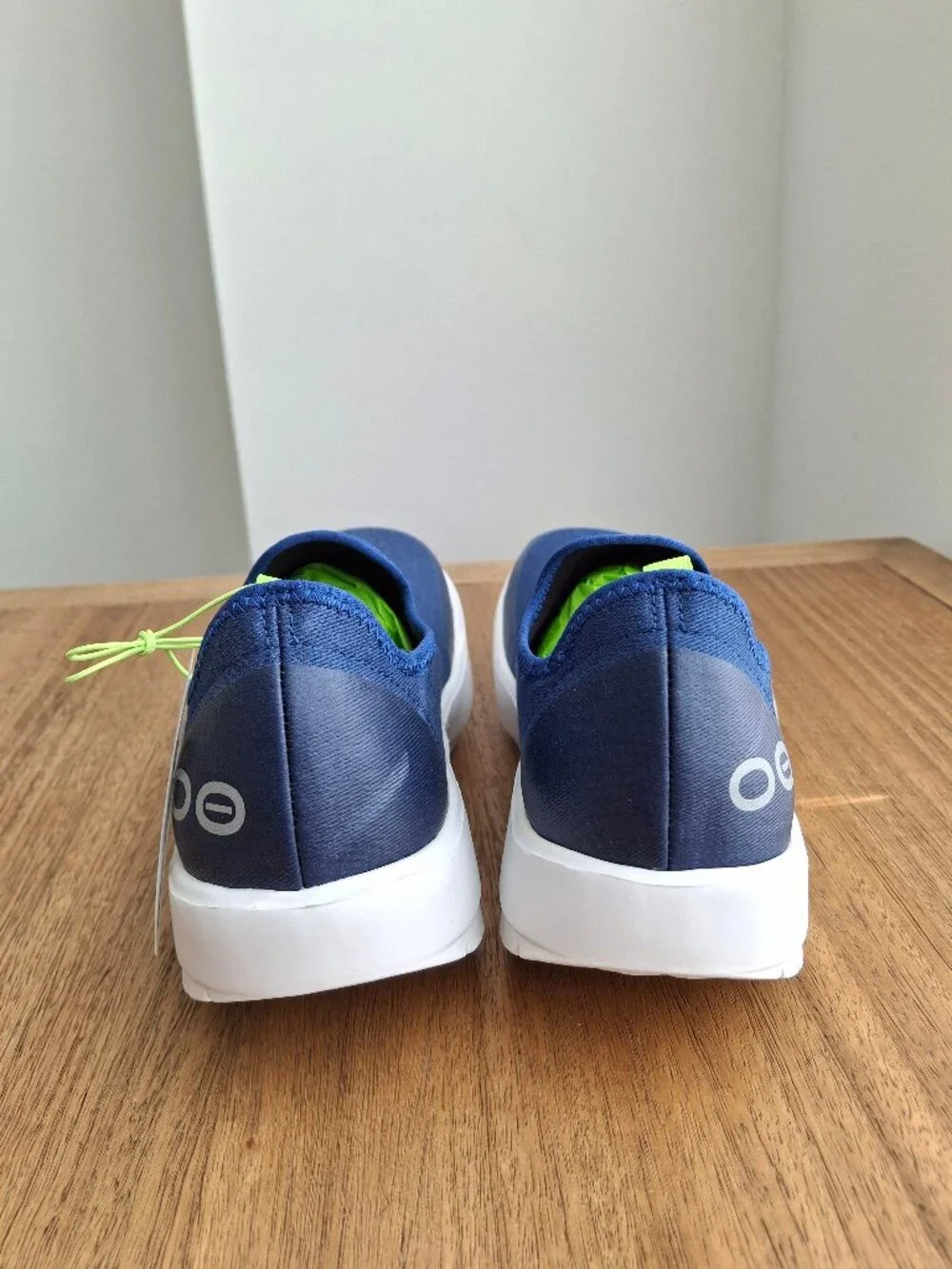 (New) OOFOS – OOmg eeZee Low Recovery Shoes (Navy) – Women's 8